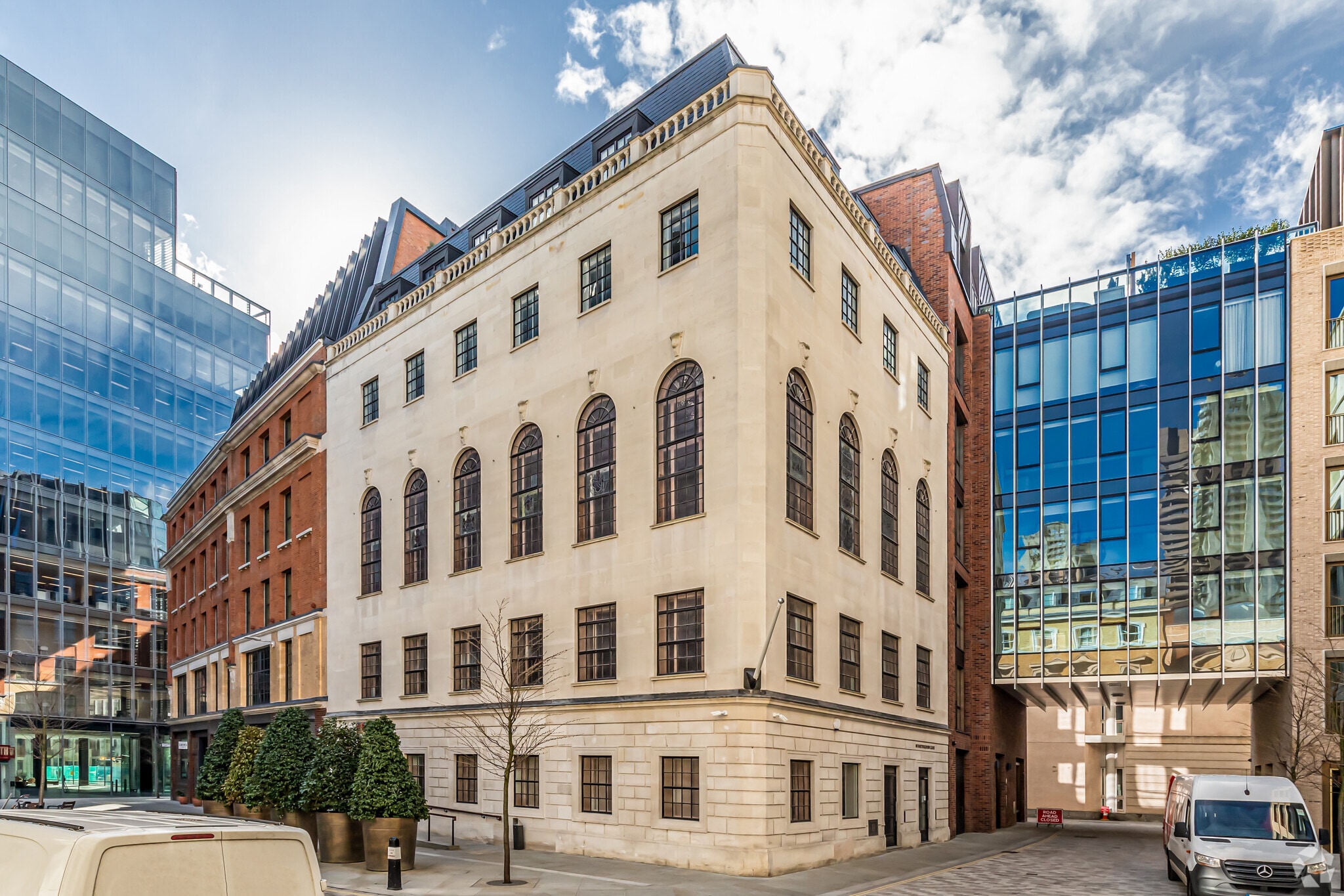 87-89 Bartholomew Clos, London for sale Primary Photo- Image 1 of 1