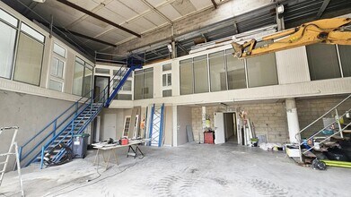 Flex in Crosne for lease Interior Photo- Image 1 of 10