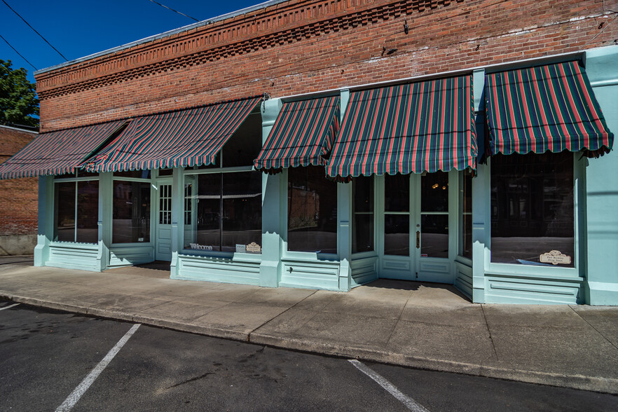 115 NE Locust St, Oakland, OR for sale - Building Photo - Image 1 of 56