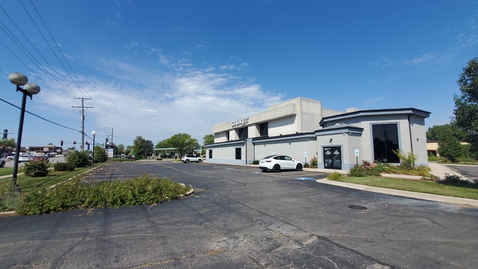 1300 Irving Park Rd, Streamwood, IL for sale - Building Photo - Image 3 of 30