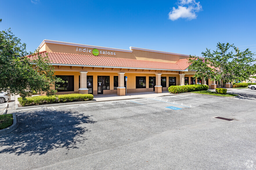 9140 W College Pointe Dr, Fort Myers, FL for lease - Building Photo - Image 1 of 5