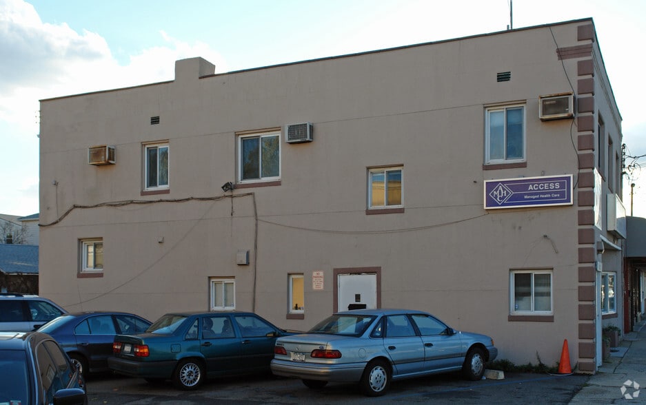 37-39 E Jericho Tpke, Mineola, NY for lease - Building Photo - Image 2 of 3