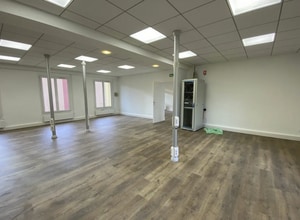 Flex in Auvers-sur-Oise for lease Interior Photo- Image 1 of 11