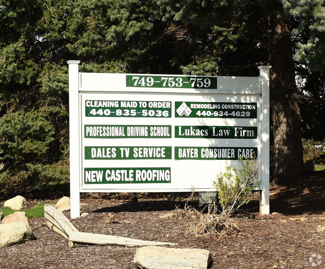 749759 Avon Belden Rd, Avon Lake, OH 44012