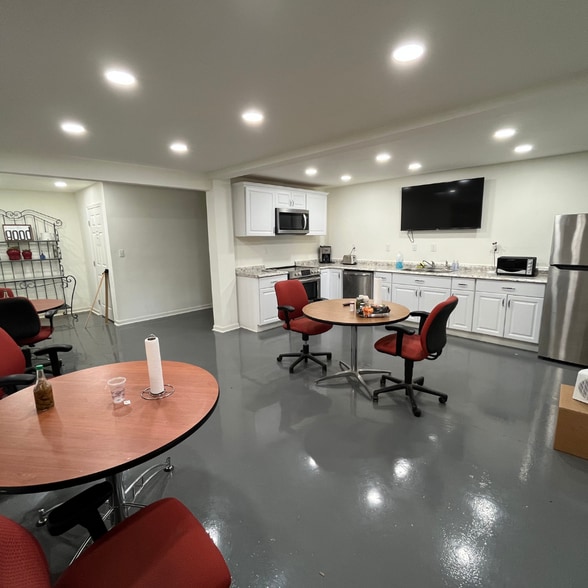 125 Carnes Dr, Fayetteville, GA for sale - Interior Photo - Image 3 of 8