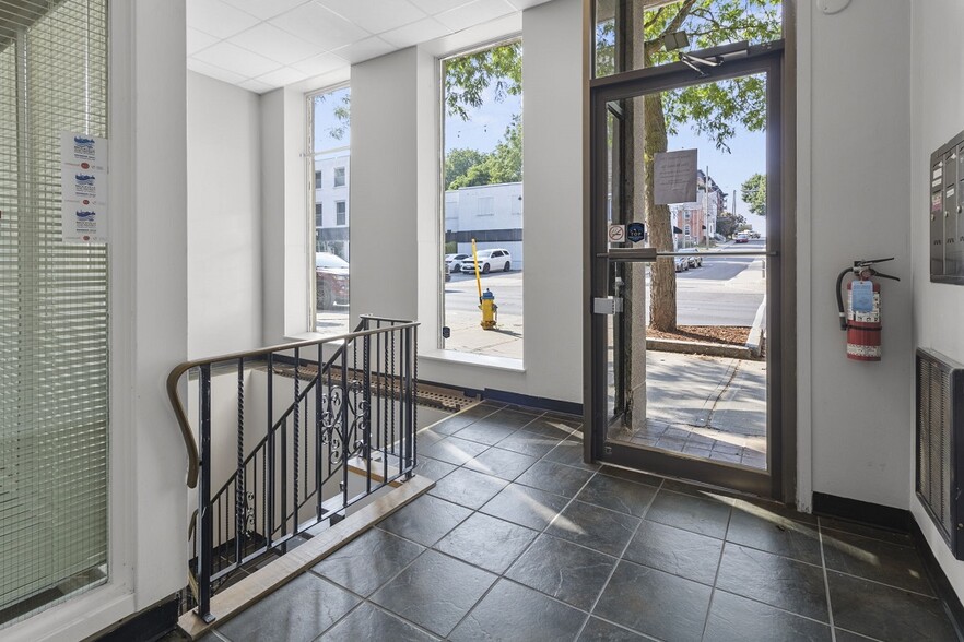 27 King St E, Brockville, ON for sale - Building Photo - Image 2 of 19