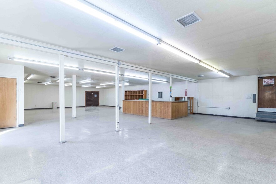 7212 E Main St, Farmington, NM for sale - Interior Photo - Image 3 of 29