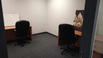 1715 Dickson Av, Kelowna, BC for lease Interior Photo- Image 2 of 4