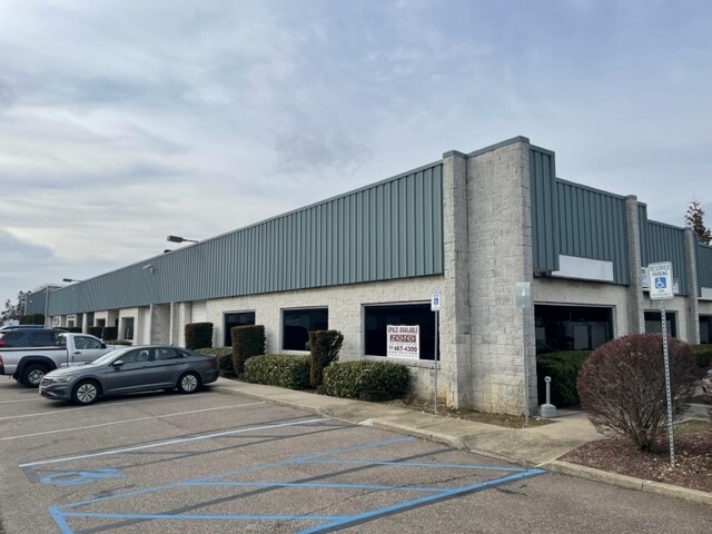 1580 Lakeland Ave, Bohemia, NY for lease - Building Photo - Image 2 of 15