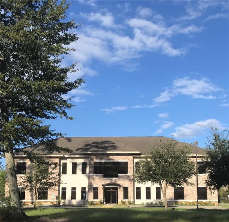 900 W Causeway Approach, Mandeville, LA for lease Interior Photo- Image 1 of 5