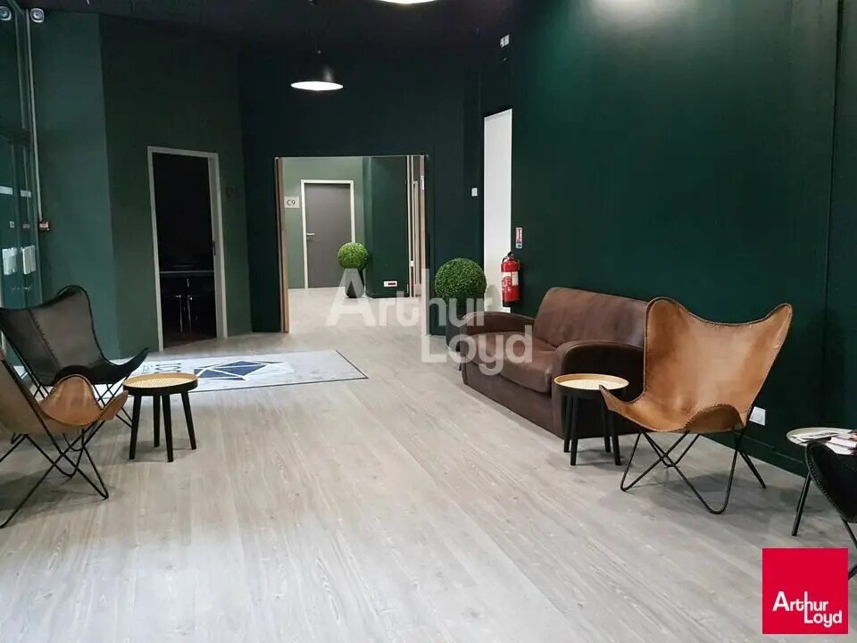 Office in Angers for lease Lobby- Image 1 of 3