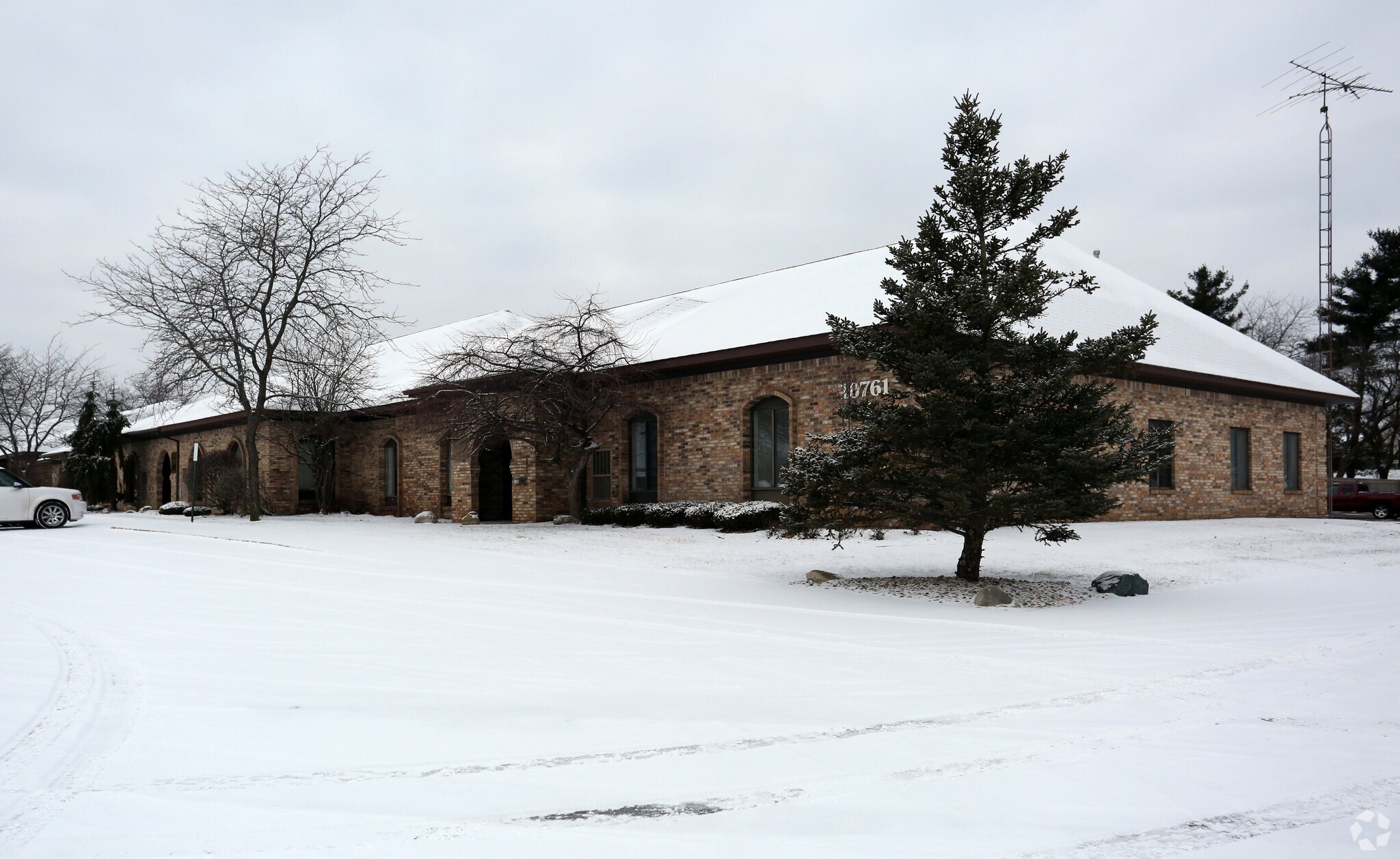 10761 S Saginaw St, Grand Blanc, MI for lease Primary Photo- Image 1 of 5