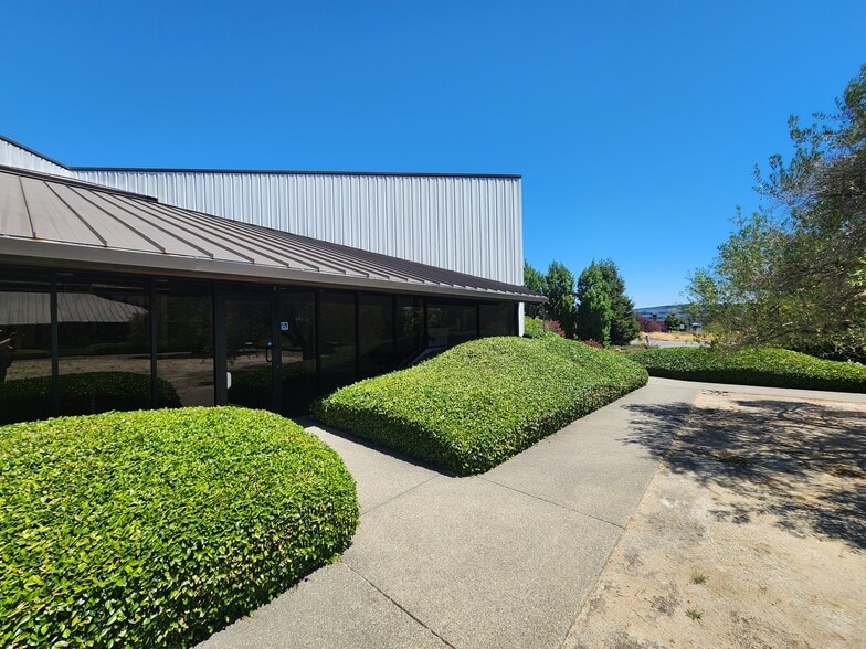 21881 8th St E portfolio of 2 properties for sale on LoopNet.com - Building Photo - Image 1 of 17