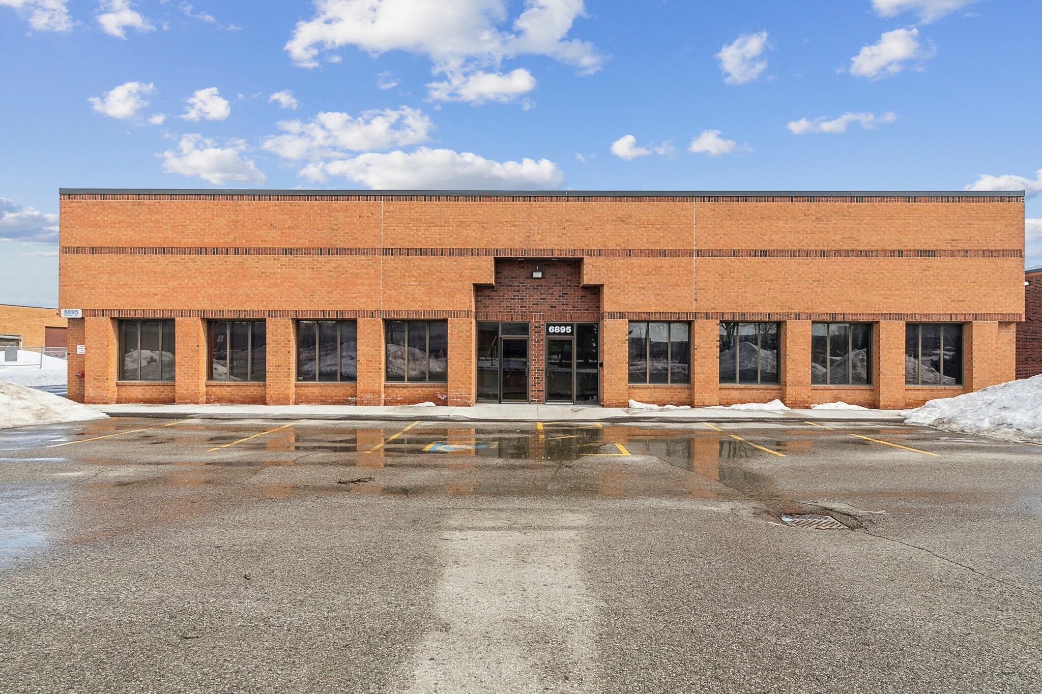 6885-6895 Menway Ct, Mississauga, ON for lease Building Photo- Image 1 of 1