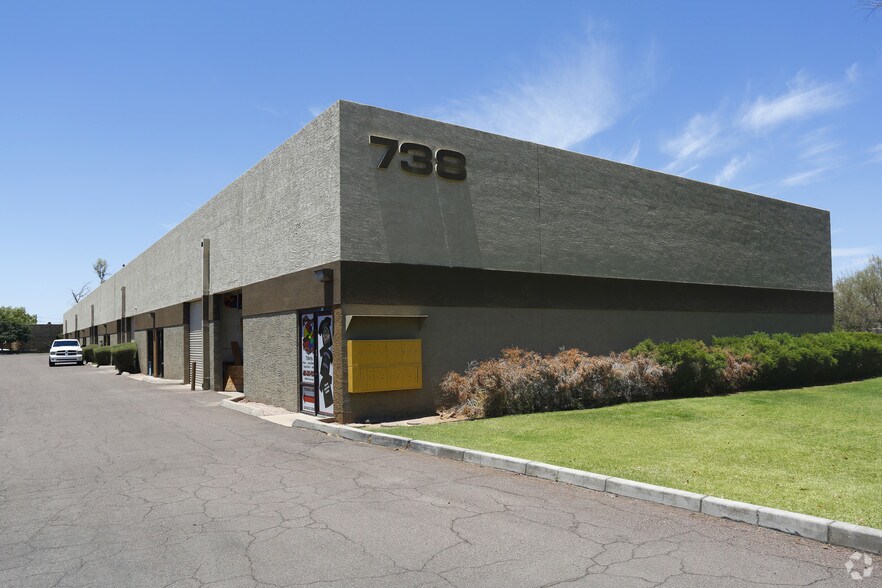 738 S Perry Ln, Tempe, AZ for lease - Primary Photo - Image 1 of 8