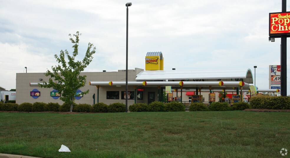 1901 Coliseum Blvd, Montgomery, AL for lease - Primary Photo - Image 1 of 7