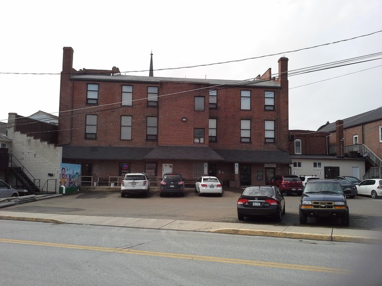 11-21 N 3rd St, Oxford, PA for lease - Building Photo - Image 2 of 14