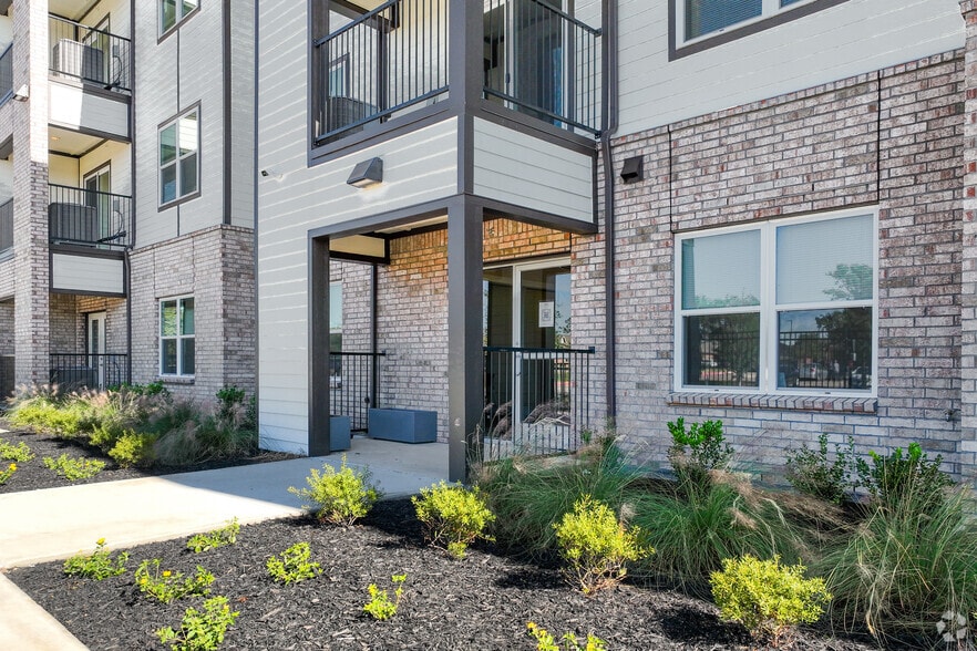 7149 Trail Lake Dr, Fort Worth, TX for sale - Building Photo - Image 2 of 24