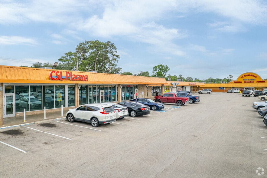 5702-5744 W Little York Rd, Houston, TX for lease - Building Photo - Image 2 of 17