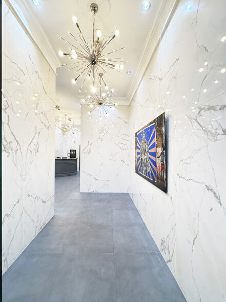 29 W 38th St, New York, NY for lease - Lobby - Image 2 of 6