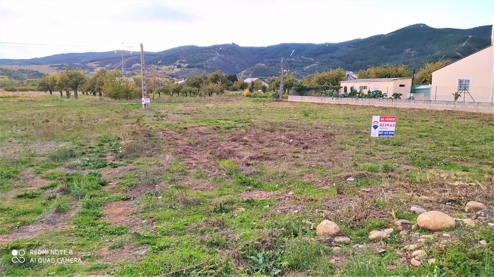 Calle Chao de la Cruz, 4, Cacabelos, León for sale - Building Photo - Image 3 of 7