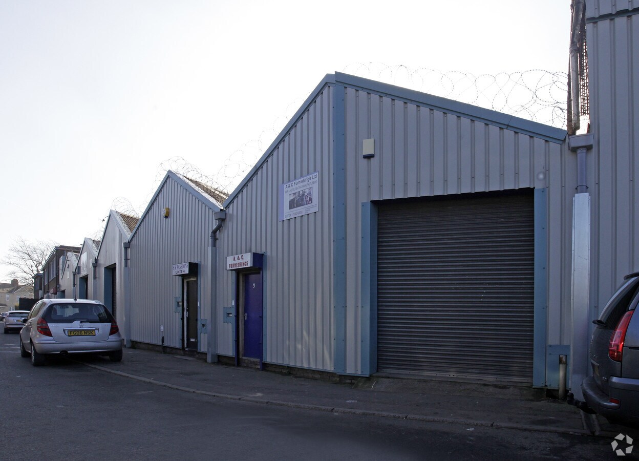 Chestom Rd, Bilston, WV14 0RD