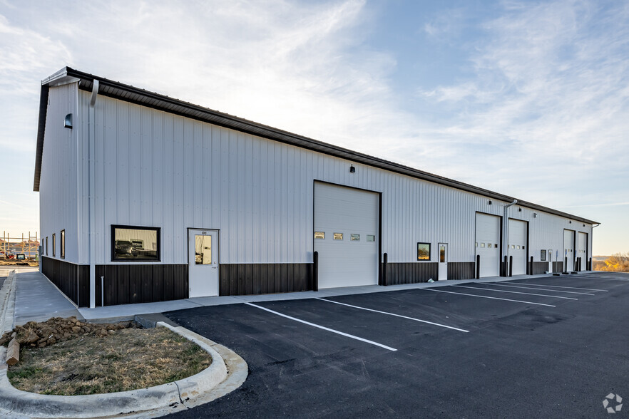 6211 34th Ave NW, Rochester, MN for lease - Building Photo - Image 1 of 6