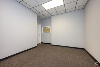 2200 Veterans Memorial Blvd, Kenner, LA for lease Interior Photo- Image 2 of 8