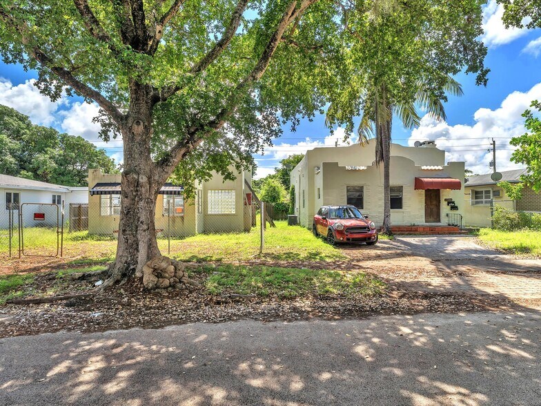 1932 Dewey St, Hollywood, FL for sale - Primary Photo - Image 1 of 28