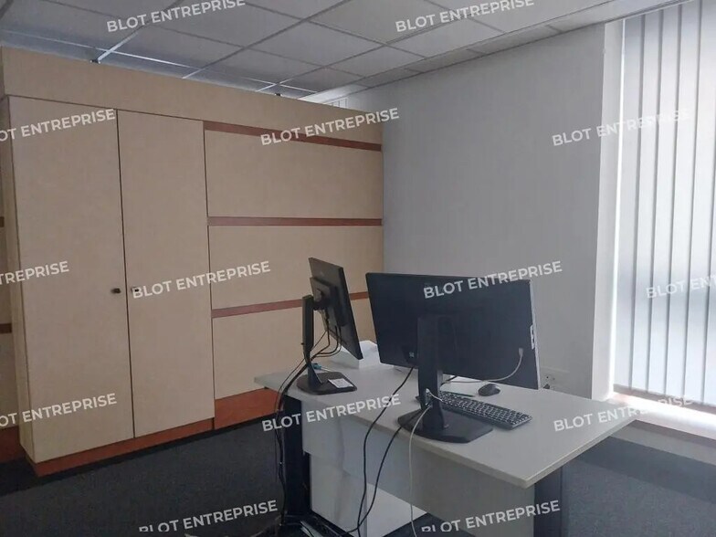 Office in Quimper for lease - Interior Photo - Image 3 of 7