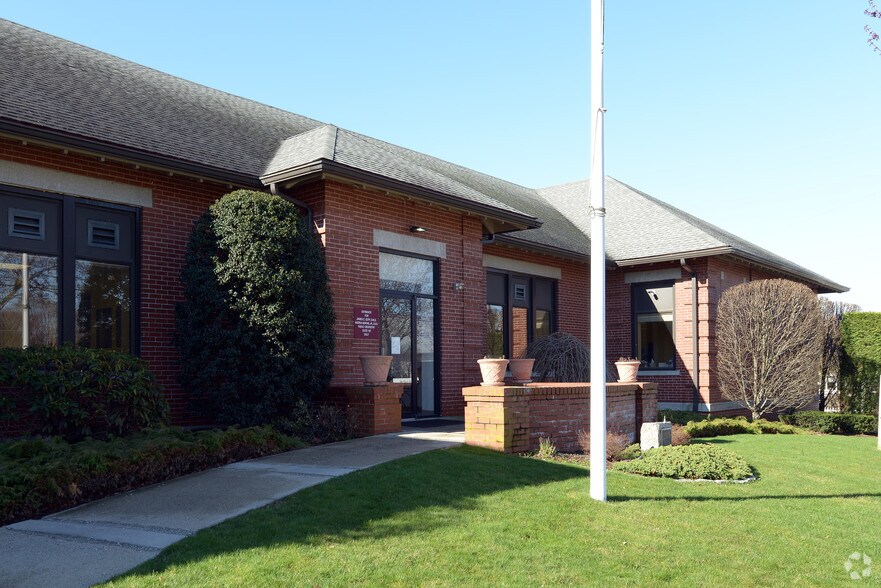 310 Maple Ave Barrington Ri 02806 Coworking Space On Loopnet Com