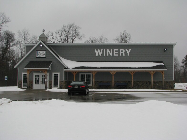 721 Dyer St, Crivitz, WI for sale - Primary Photo - Image 1 of 1