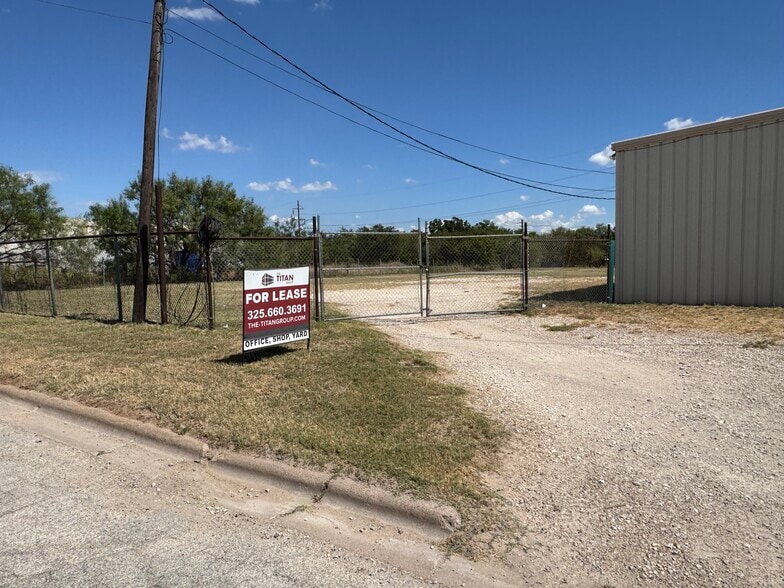 2301 Oak St, Abilene, TX for lease - Building Photo - Image 2 of 31