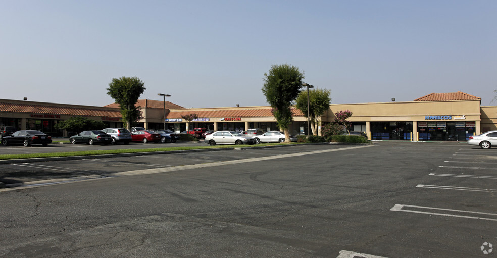 8990 Sierra Ave, Fontana, CA for lease - Building Photo - Image 2 of 3