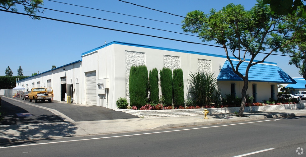 1663-1677 E Del Amo Blvd, Carson, CA for lease - Building Photo - Image 3 of 9