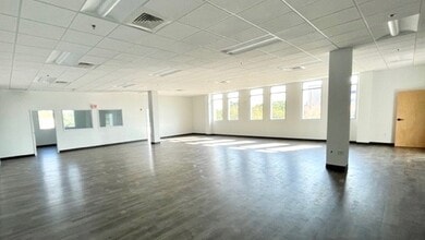 1046 Mar Walt Dr, Fort Walton Beach, FL for sale Interior Photo- Image 2 of 4