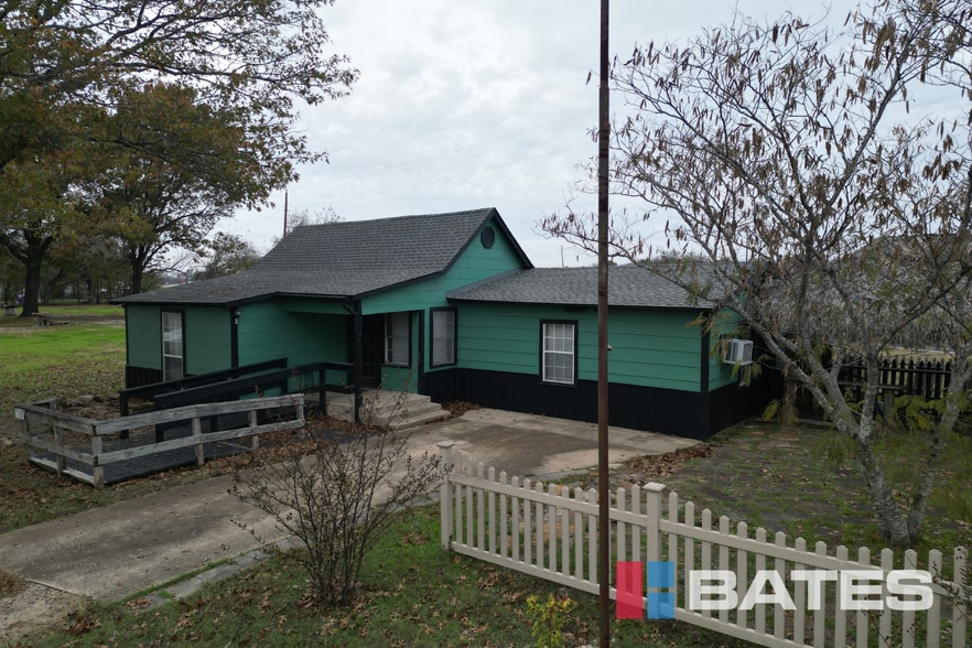 653 Sardis St, Midlothian, TX for lease - Building Photo - Image 3 of 9