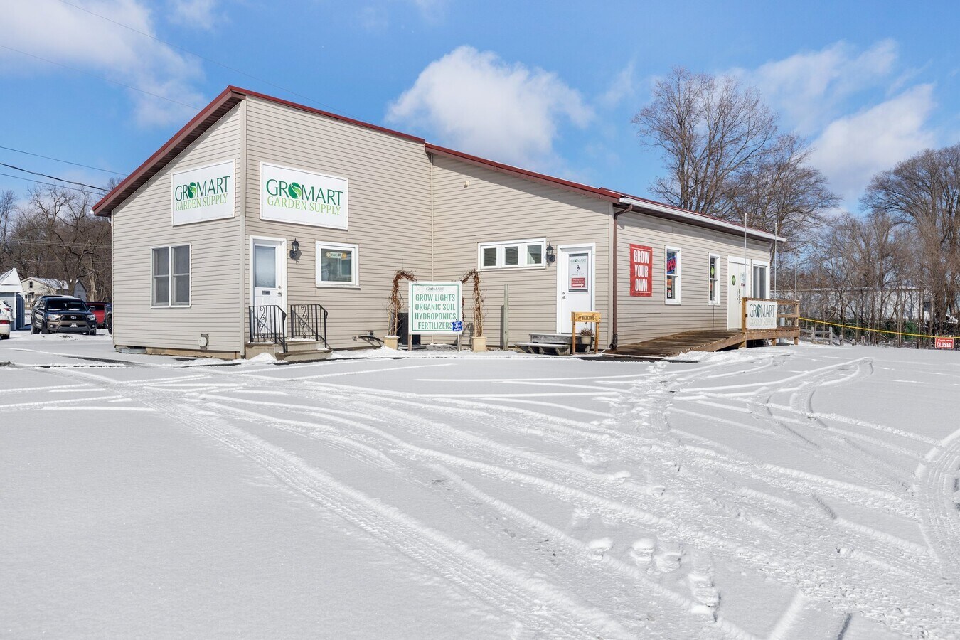 26402 E US Highway 12, Edwardsburg, MI 49112