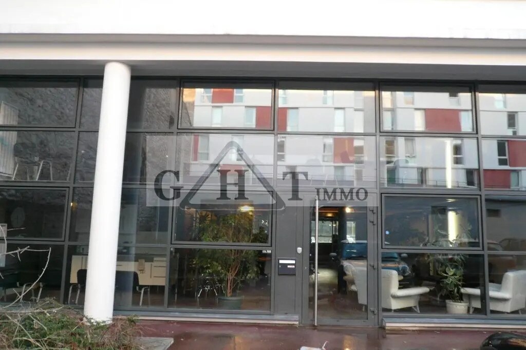 Office in Ivry-sur-Seine for lease Building Photo- Image 1 of 12