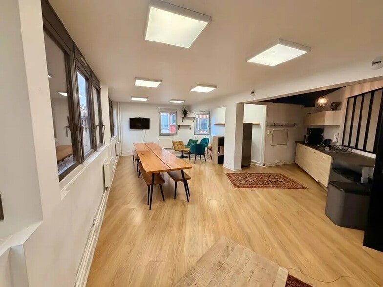 Office in Paris for lease - Interior Photo - Image 2 of 11