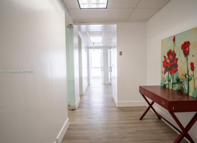 66-68 W Flagler St, Miami, FL for lease - Interior Photo - Image 2 of 68