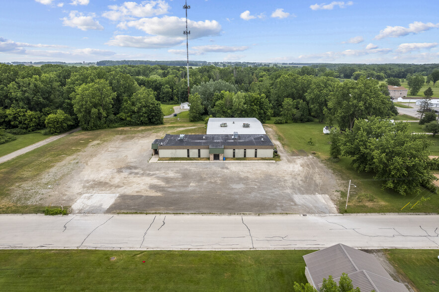 119 Lake Rd, Seymour, WI for sale - Building Photo - Image 2 of 3