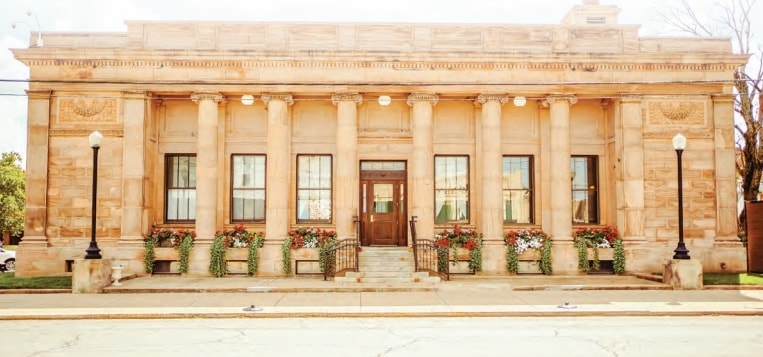122 E 2nd St, Ottawa, KS for sale - Primary Photo - Image 1 of 1