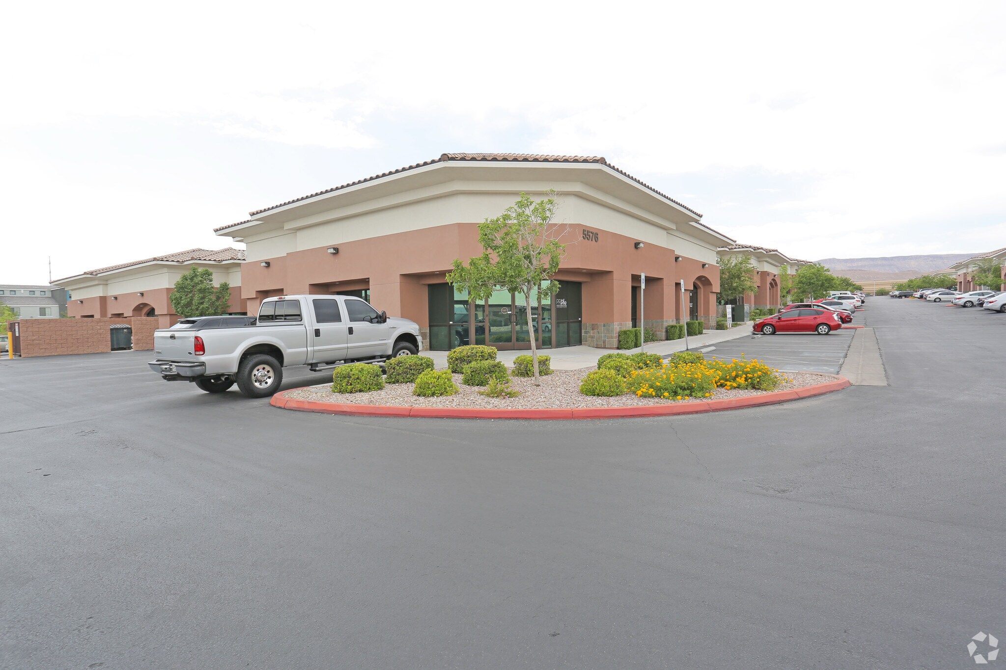 5576 S Fort Apache Rd, Las Vegas, NV for sale Primary Photo- Image 1 of 1