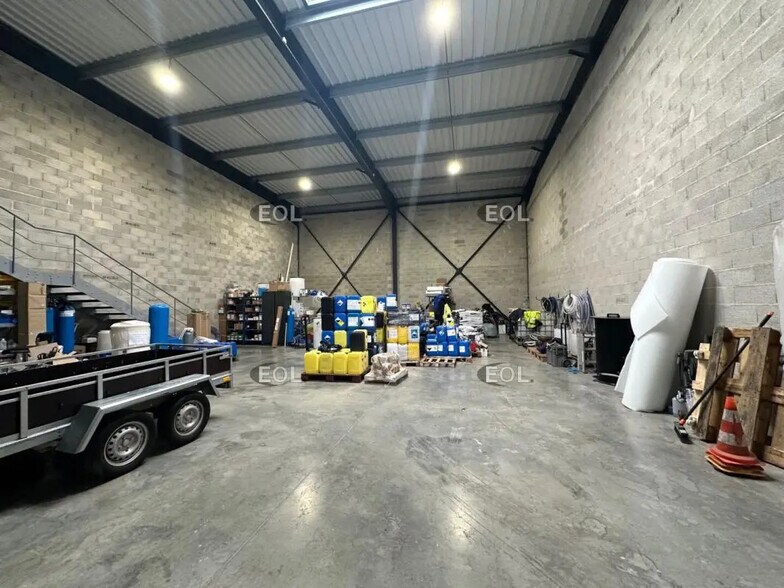 Flex in Meyreuil for lease - Building Photo - Image 3 of 8