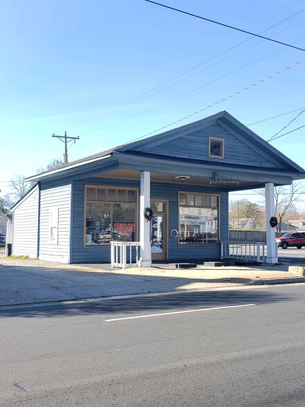 Multifamily in Tappahannock, VA for sale - Building Photo - Image 1 of 1