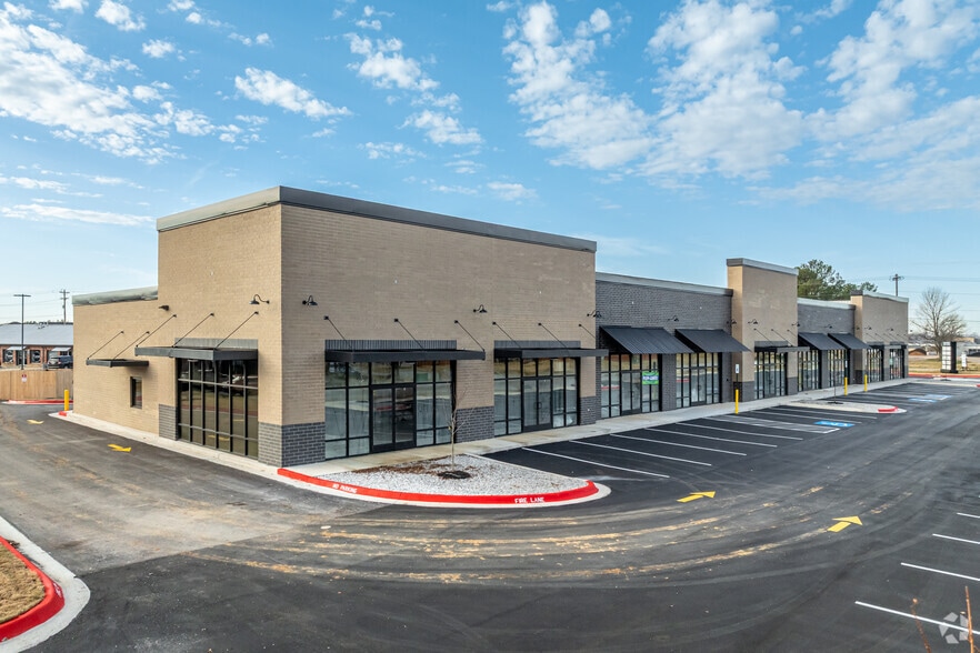 184 South Maestri Road, Tontitown, AR for lease - Building Photo - Image 1 of 15