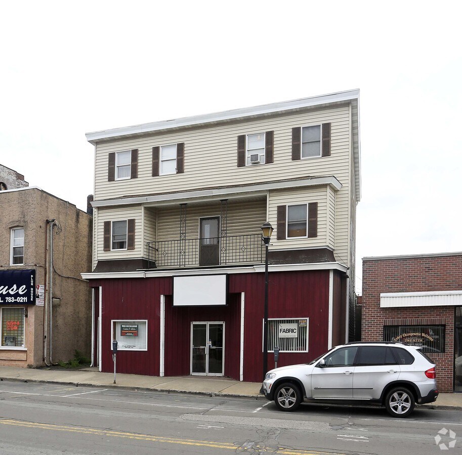 16 Lake St, Monroe, NY 10950