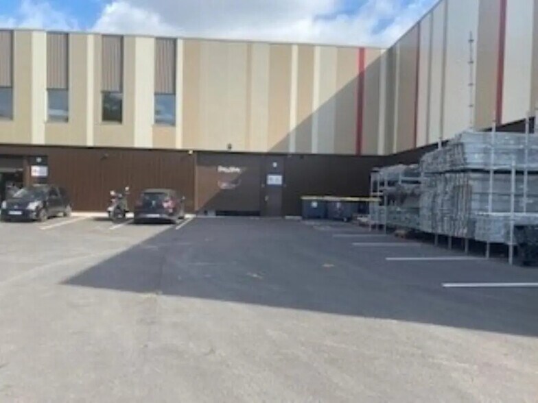 Flex in Gennevilliers for lease - Building Photo - Image 2 of 6