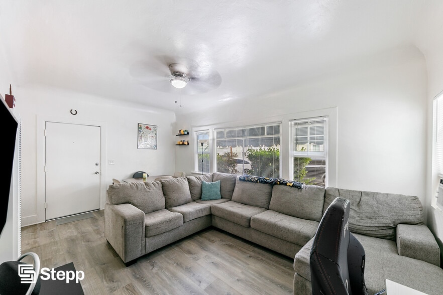 421 N Rose Pl, Long Beach, CA for sale - Building Photo - Image 3 of 10